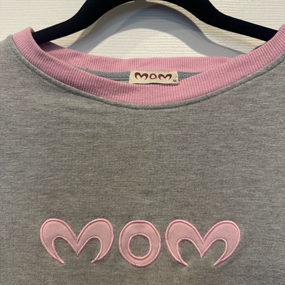 ⚡️2/$25⚡️ “Mom” Maternity Sweatshirt wLarge Side Slits – Nursing Friendly Size M - Picture 2 of 9